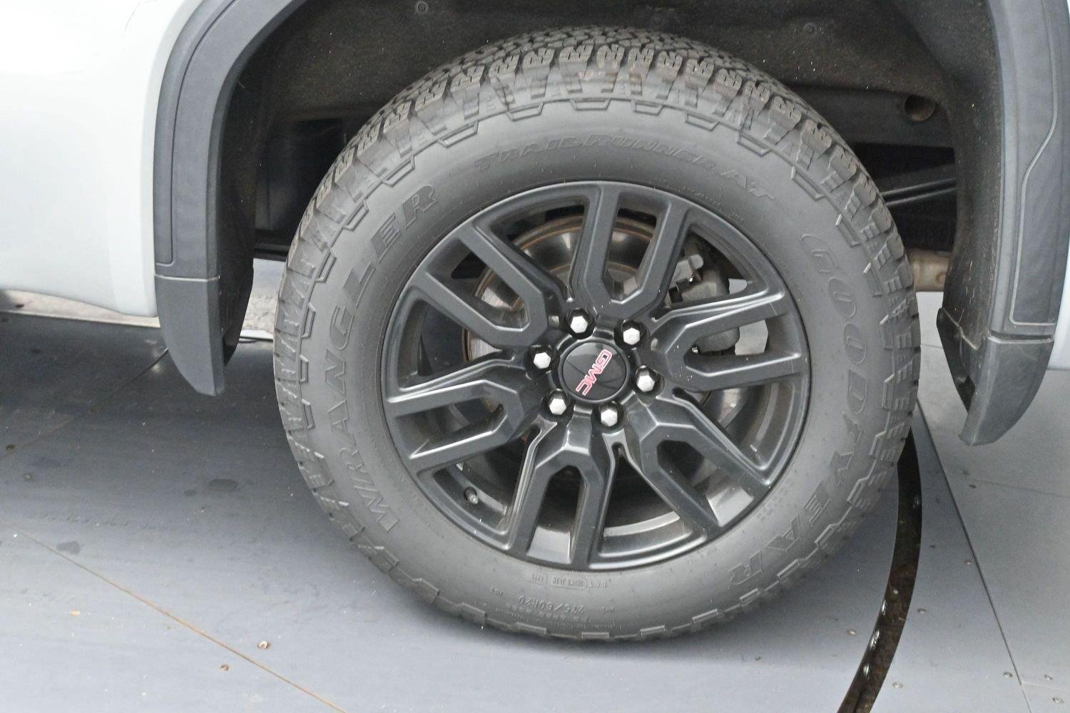 Used 2022 Quicksilver Metallic GMC Elevation image 33