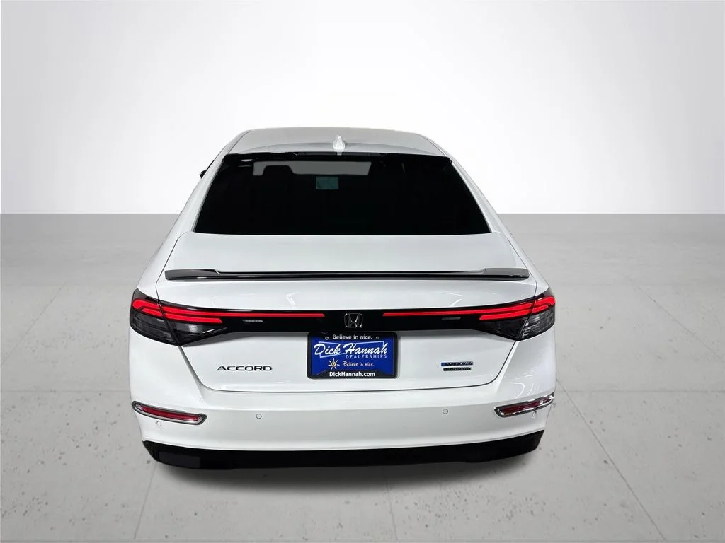 Used 2025 White Honda Touring image 7