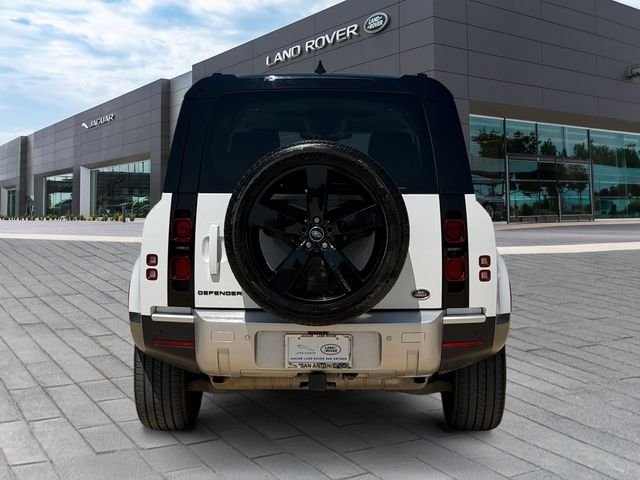 Used 2022 White Land Rover S image 4
