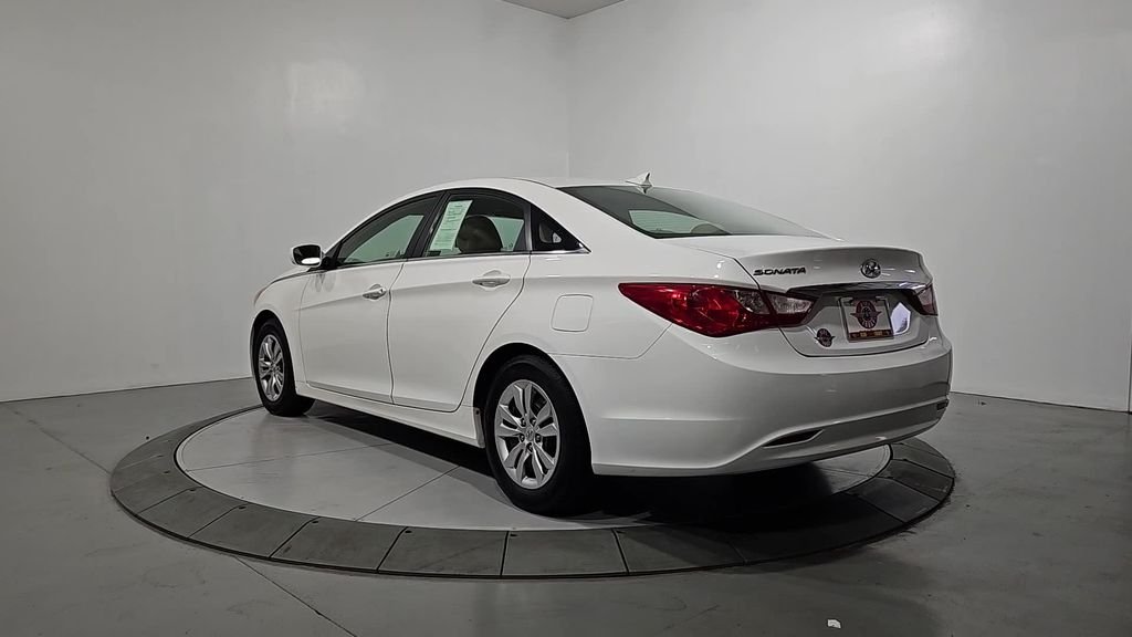 Used 2012 White Hyundai GLS image 3