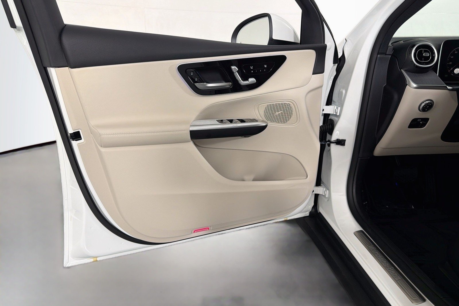 New 2026 Polar White Mercedes-Benz GLC 300 SUV image 20