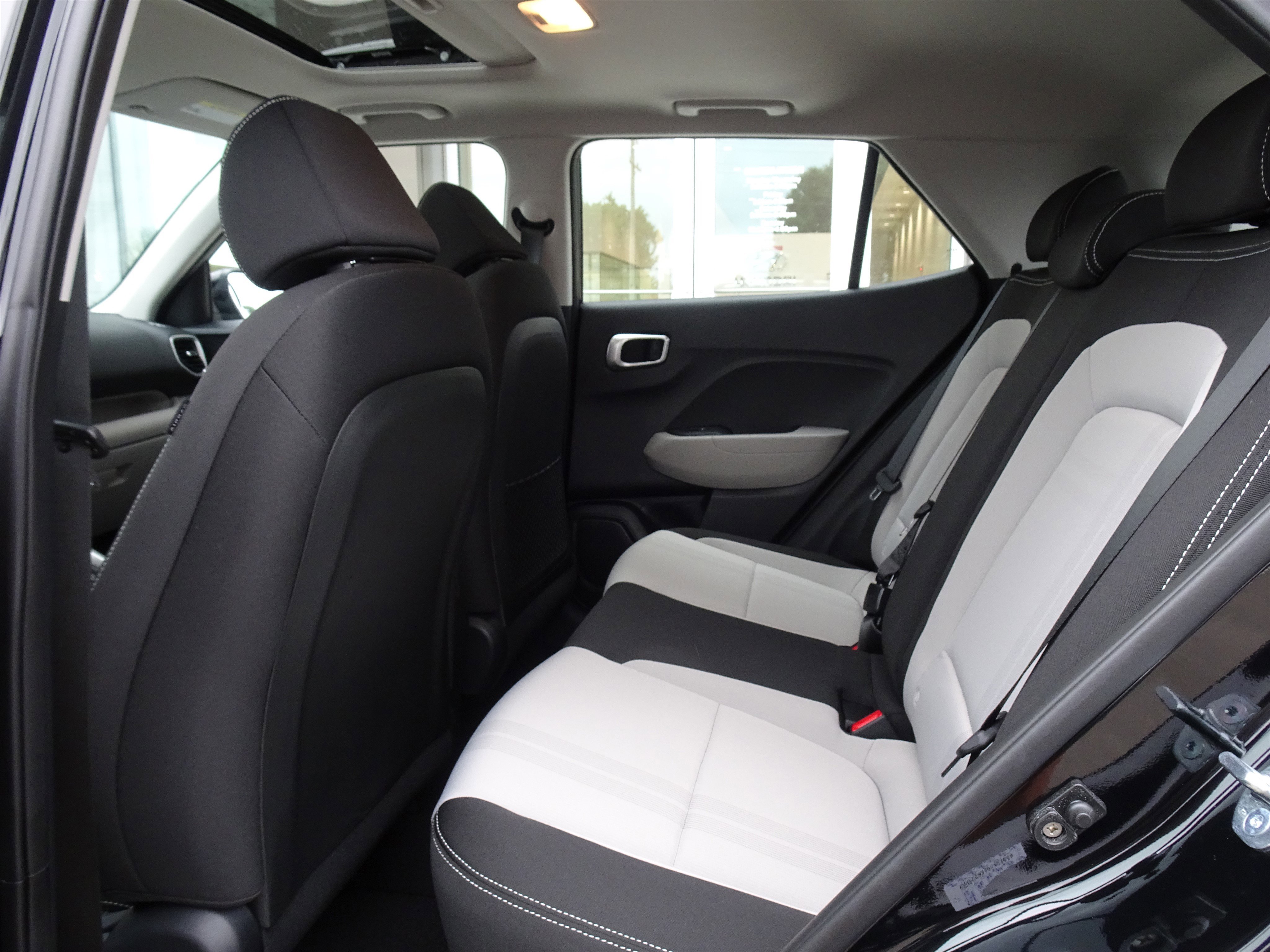 2023 Hyundai Venue SEL - Photo 15