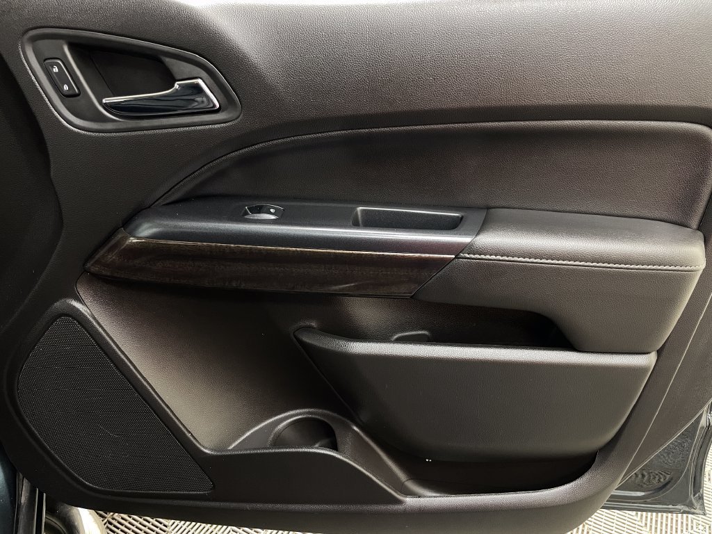 Used 2017 DARK SLATE METALLIC GMC 4WD SLT image 40
