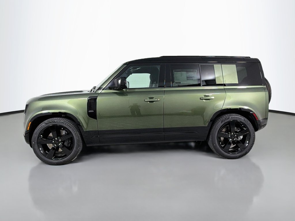 New 2026 Woolstone Green Land Rover X-Dynamic SE image 8