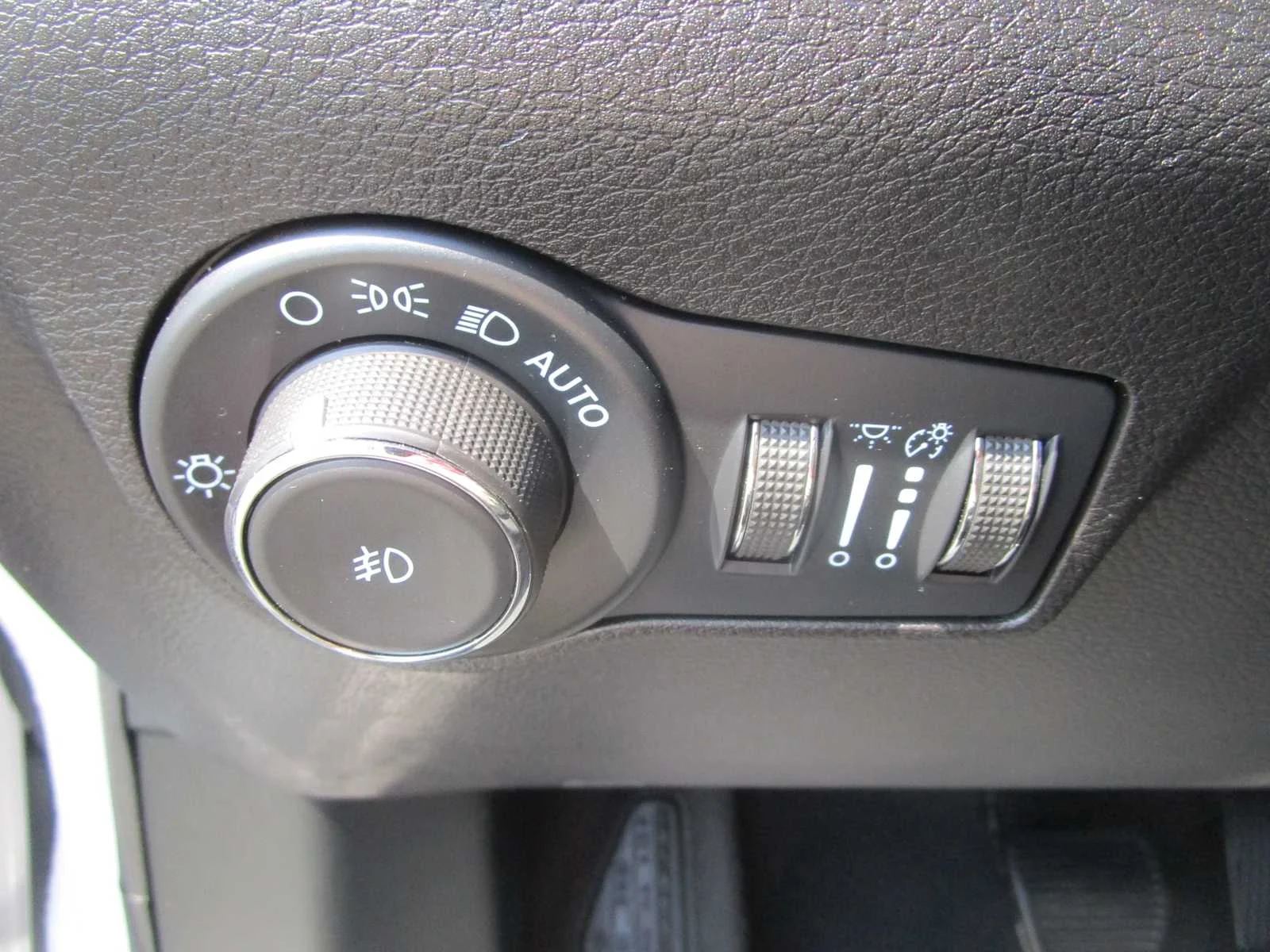 Used 2023 Bright White Clearcoat Jeep Limited image 15