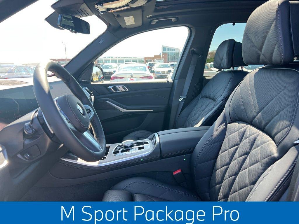 New 2026 Black Sapphire Metallic BMW xDrive40i image 3