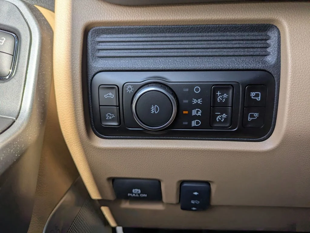 New 2026 Oxford White Ford Lariat image 23