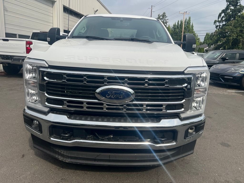 Used 2023  Ford  image 3