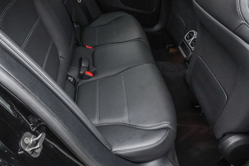 Used 2025  Mercedes-Benz C 300 image 34