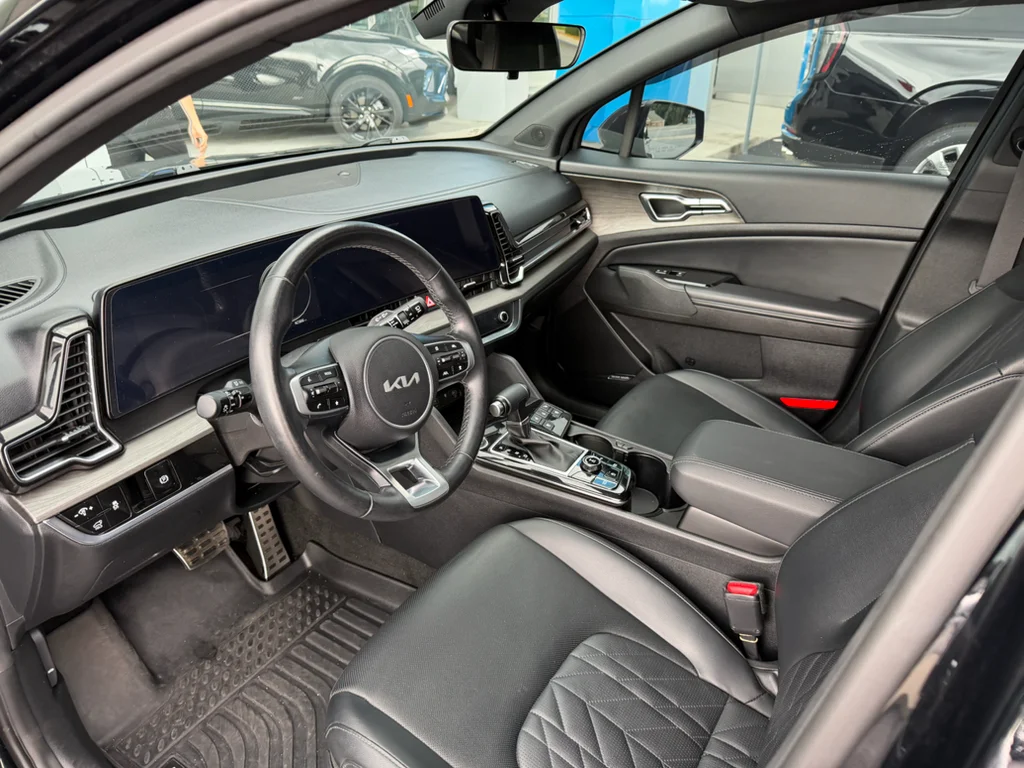 Used 2023 Black Kia X-Pro Prestige image 3