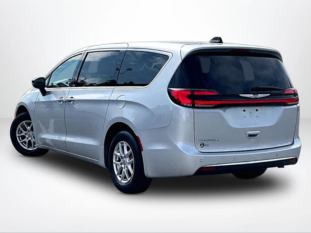 Used 2024 Silver Chrysler Touring L image 14