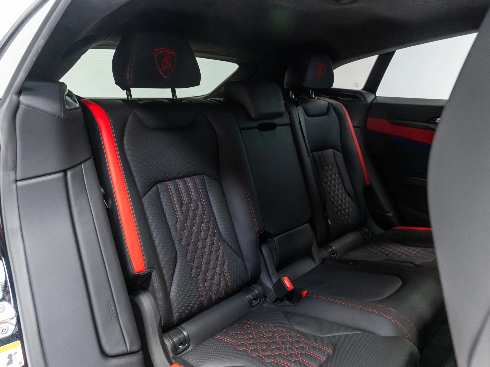 Used 2025 Nero Noctis Metallic Lamborghini SE image 69