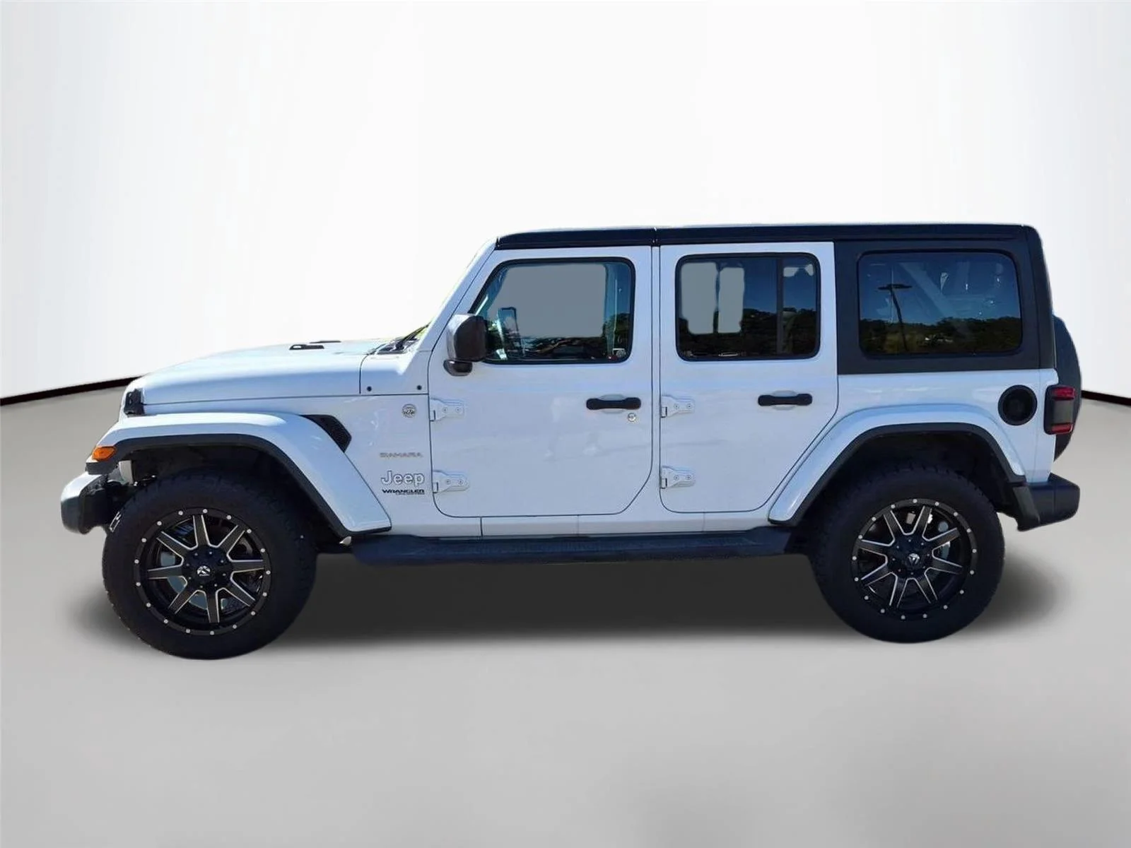 Used 2018 Bright White Clearcoat Jeep Sahara image 3
