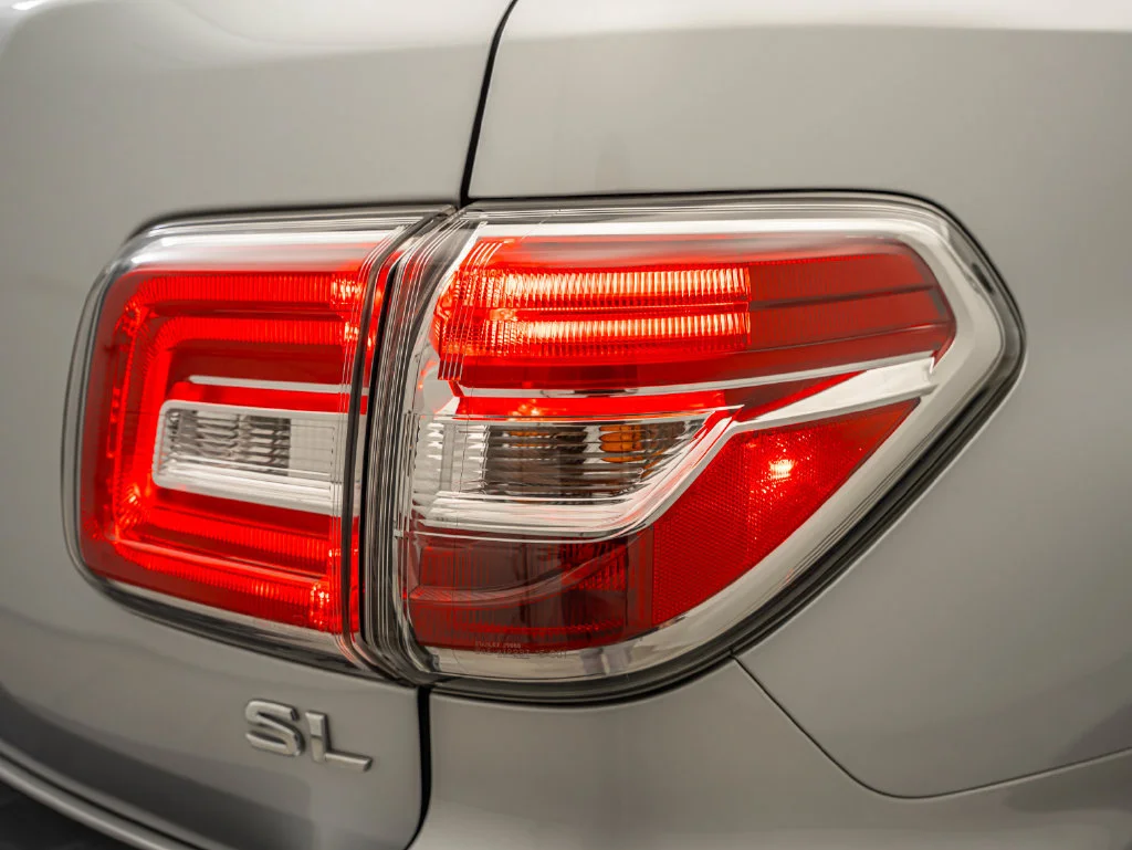 Used 2020 Brilliant Silver Metallic Nissan SL image 9