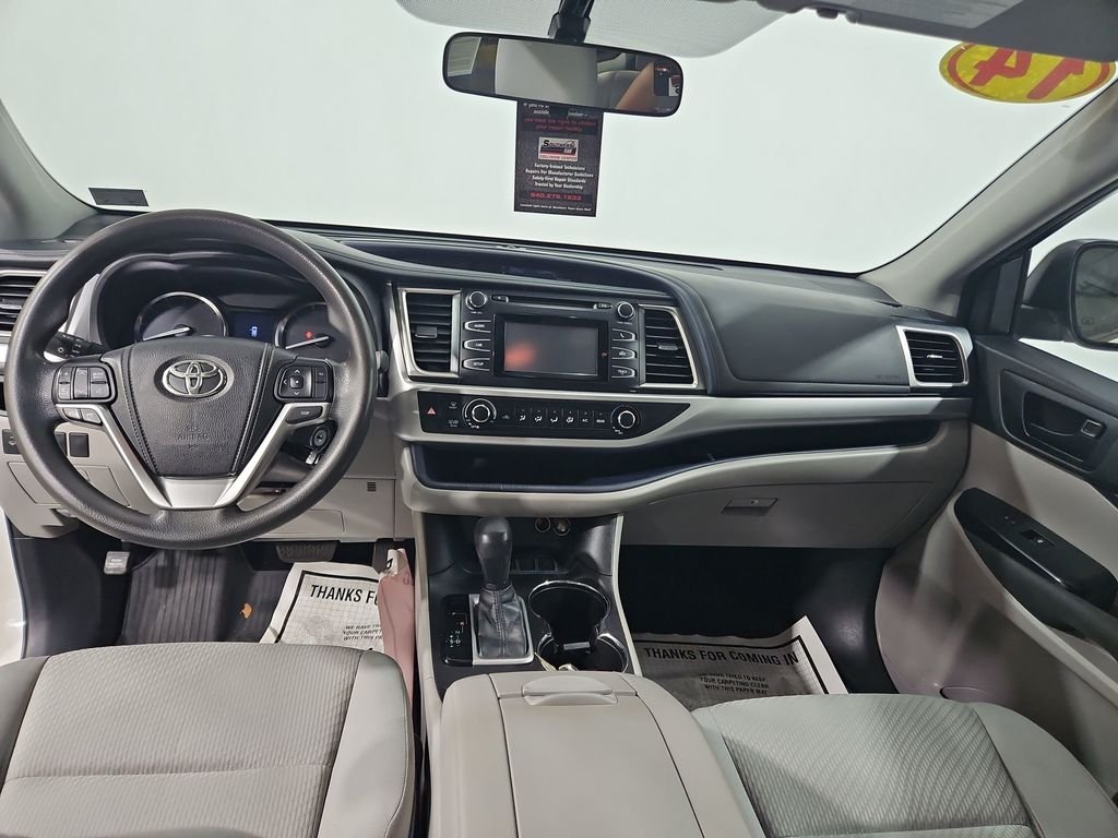 Used 2014 White Toyota LE image 13