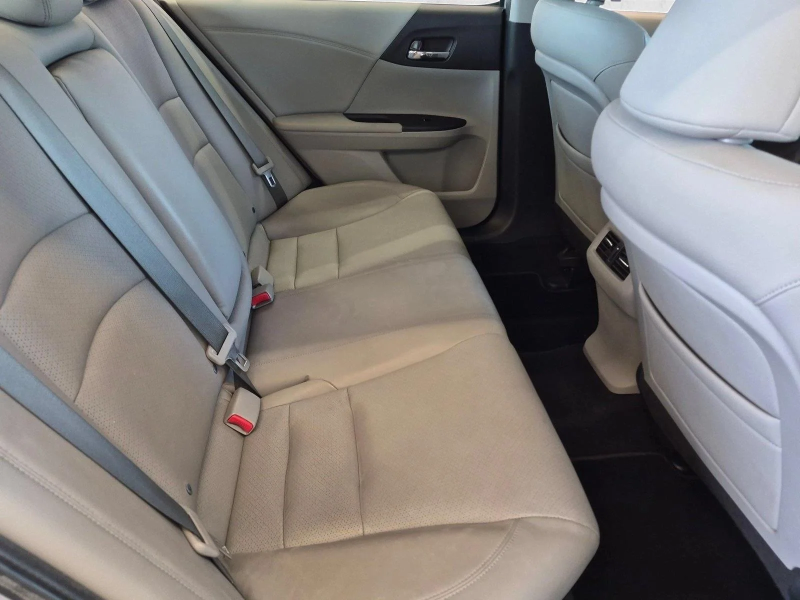 Used 2014 Silver Honda EX-L image 16