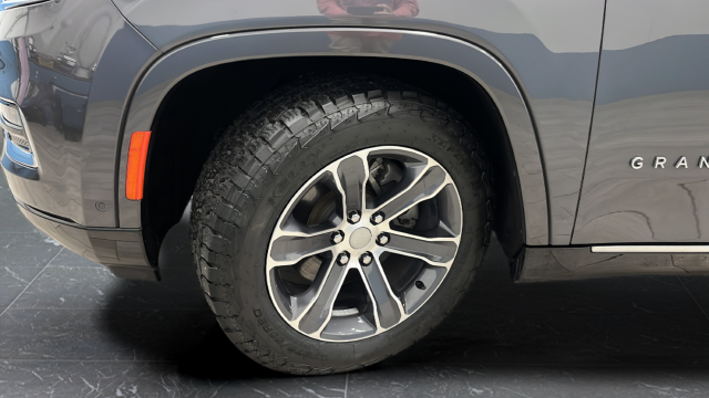 Used 2023 Baltic Gray Metallic Clearcoat Jeep Base image 41