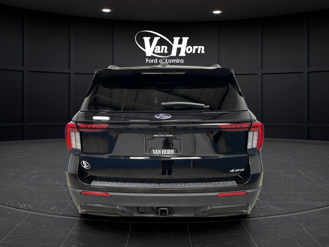 Used 2025 Agate Black Metallic Ford ST-Line image 6