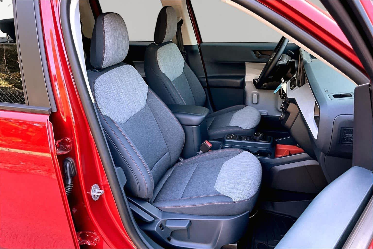 Used 2023 Hot Pepper Red Tinted Clearcoat Ford XLT image 9