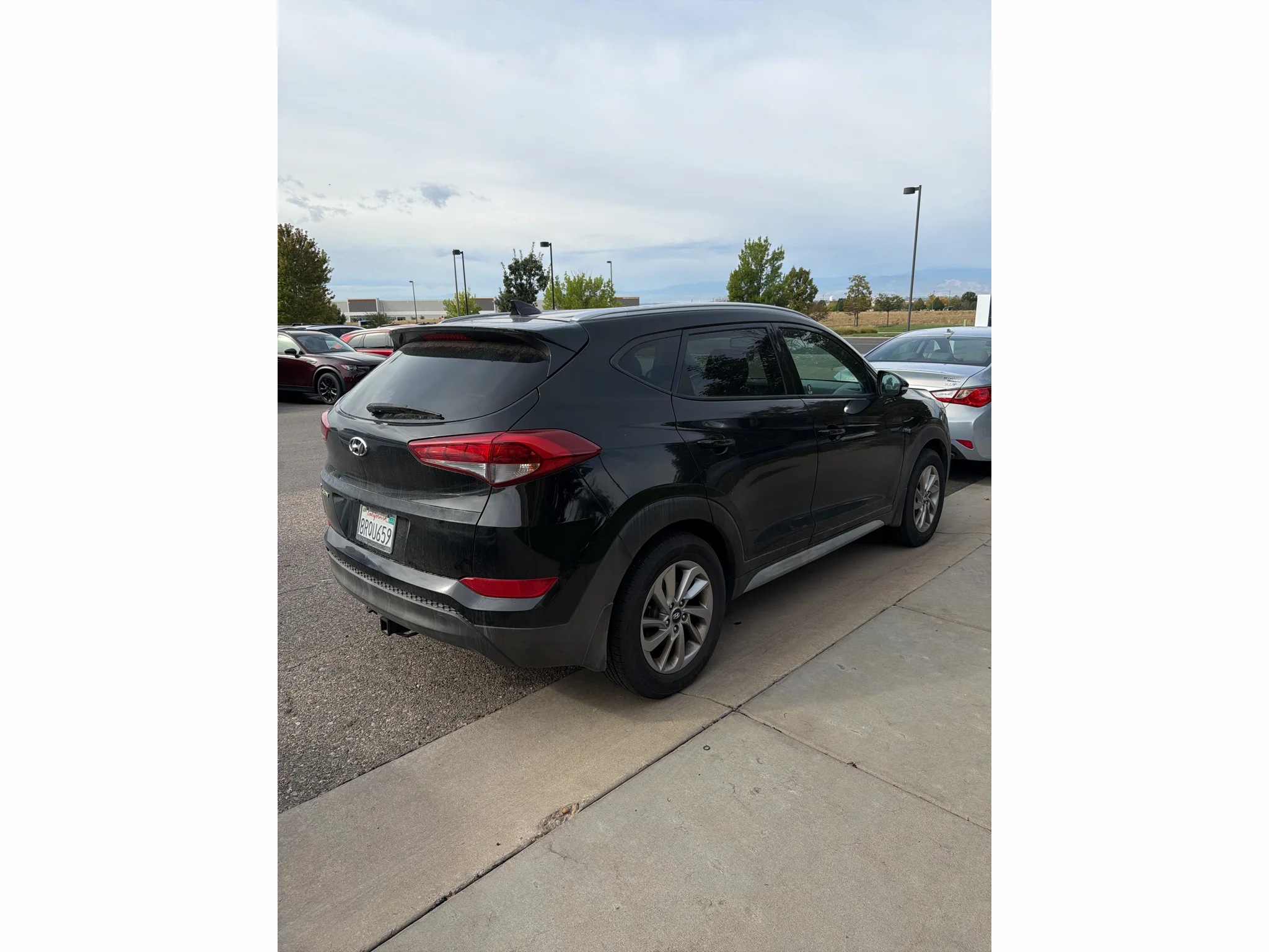 Used 2017 Black Noir Pearl Hyundai SE Plus image 3