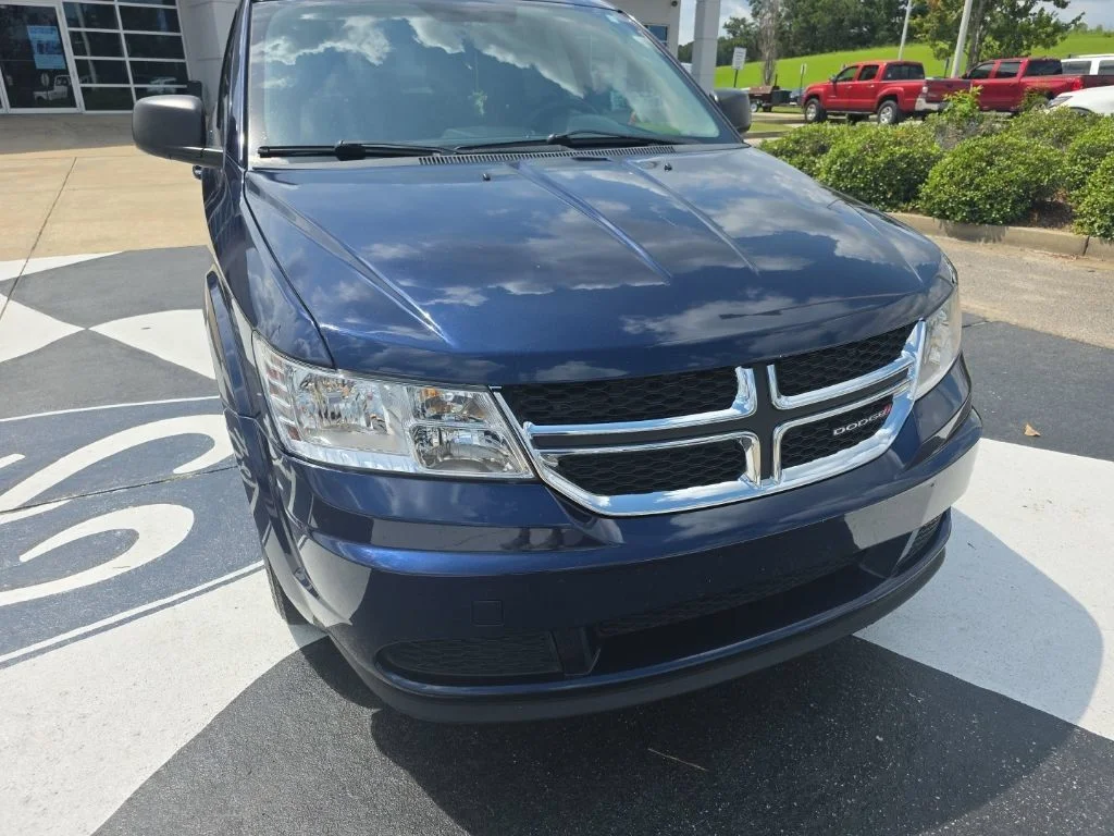 Used 2017 Contusion Blue Pearlcoat Dodge SE image 8