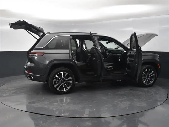 New 2024 Baltic Gray Metallic Clear-Coat Exterior Paint Jeep Overland image 44