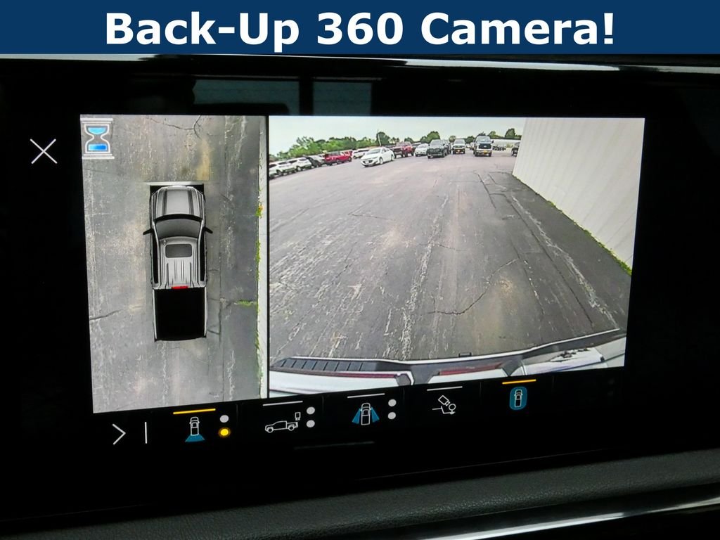 Used 2023 White GMC AT4 image 20