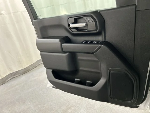 Used 2021 White Chevrolet Custom image 17