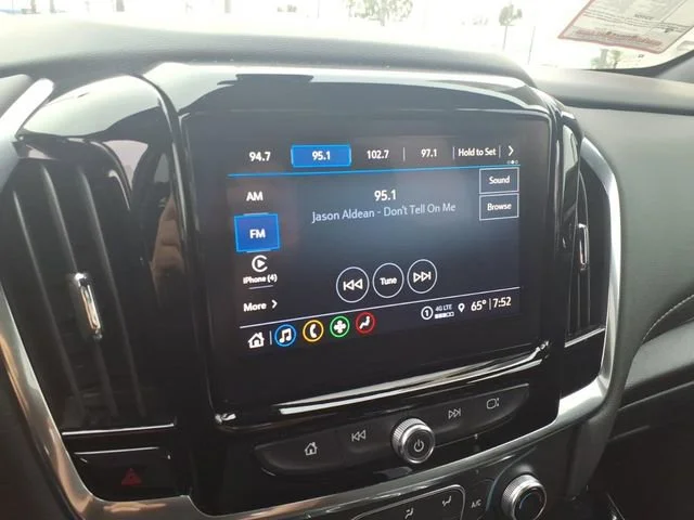 Used 2023 Summit White Chevrolet LT Cloth image 18