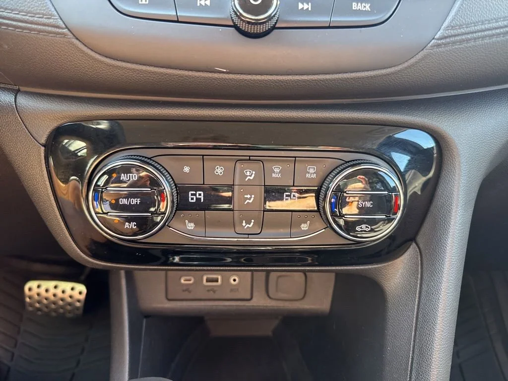 Used 2023 Cinnabar Metallic Buick Select image 18