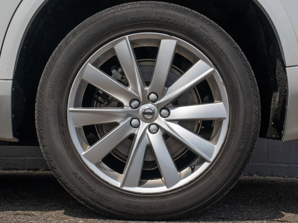 Used 2018 White Volvo T6 Momentum image 13