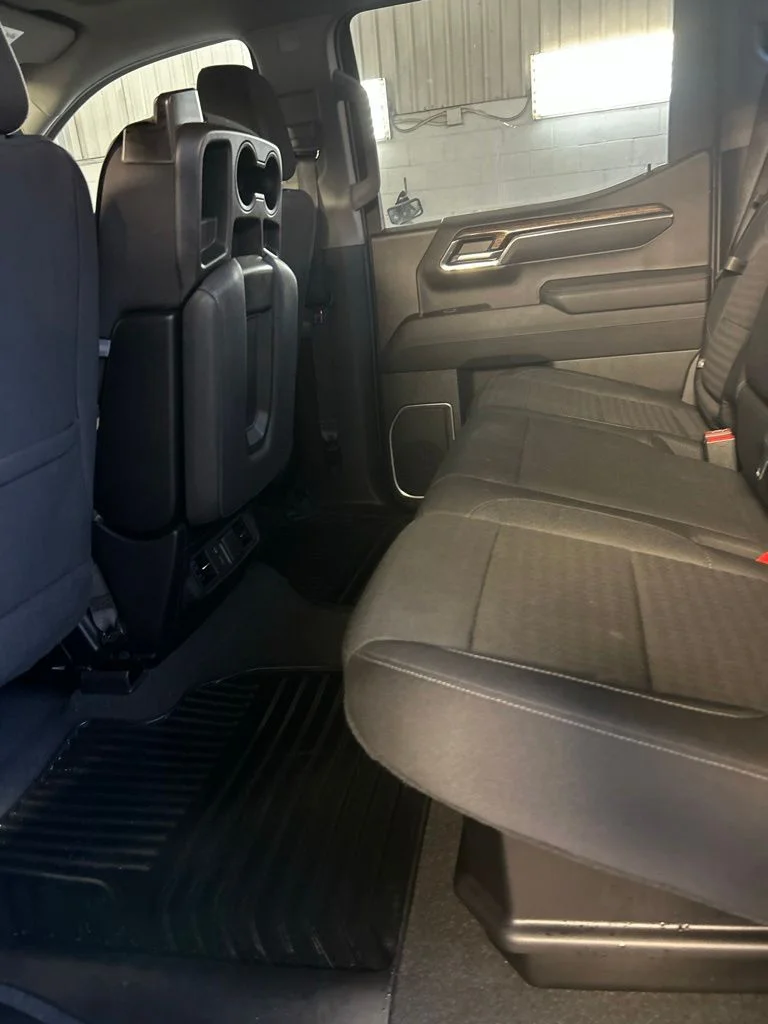 Used 2023 Blue GMC Elevation image 3