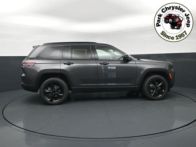 New 2026 Baltic Gray Metallic Clear-Coat Exterior Paint Jeep Limited image 6