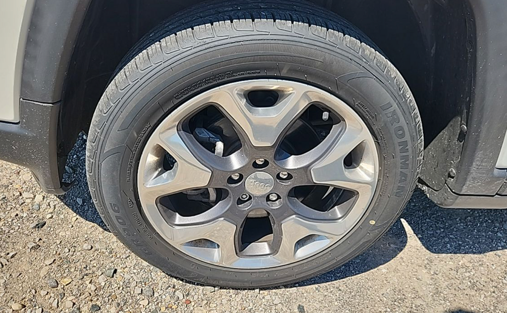 Used 2019 White Clearcoat Jeep Limited image 9