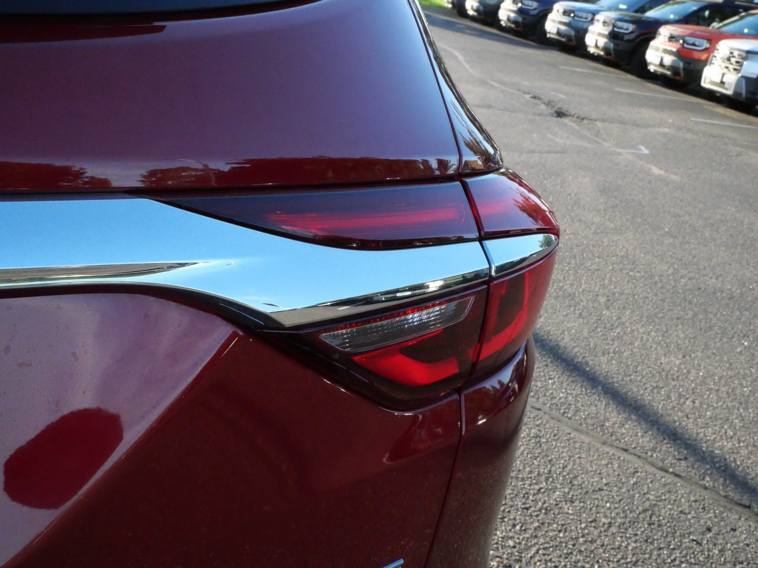 Used 2018 Red Quartz Tintcoat Buick Essence image 18