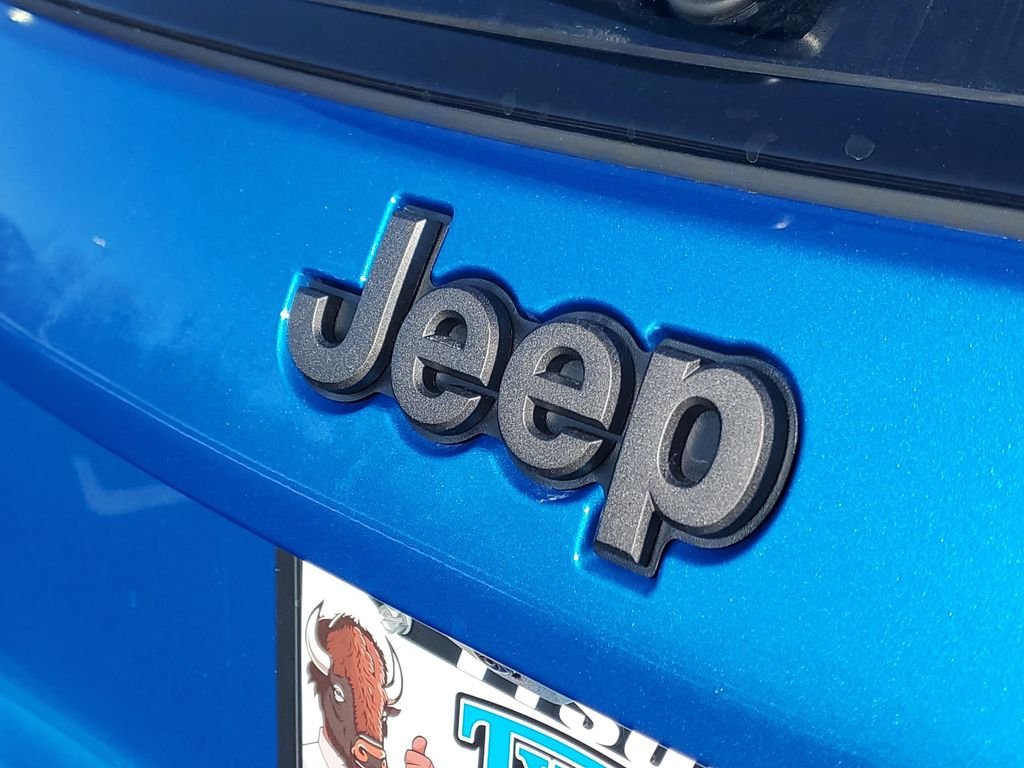 New 2026 Hydro Blue Pearlcoat Jeep Latitude image 5