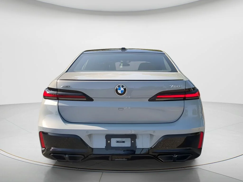 2025 BMW 7 Series 760i - Photo 6