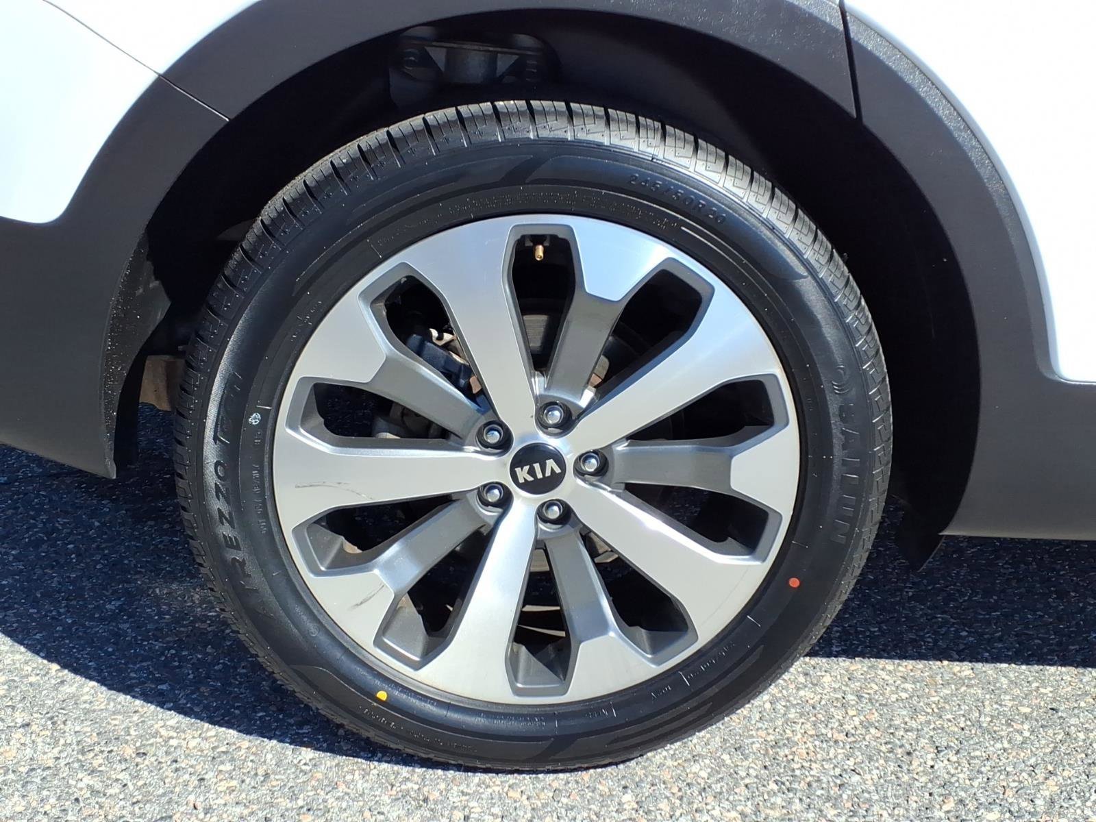 Used 2020 Snow White Pearl Kia S image 24