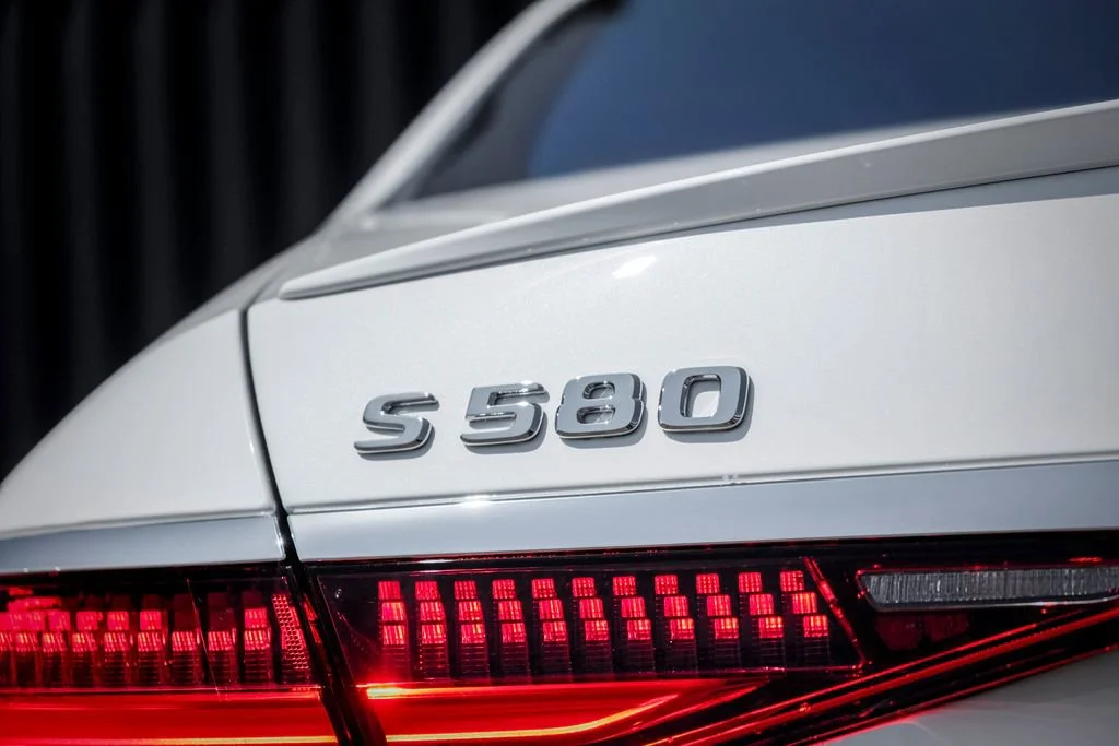New 2026 MANUFAKTUR Moonlight White Metallic Mercedes-Benz S 580 image 45