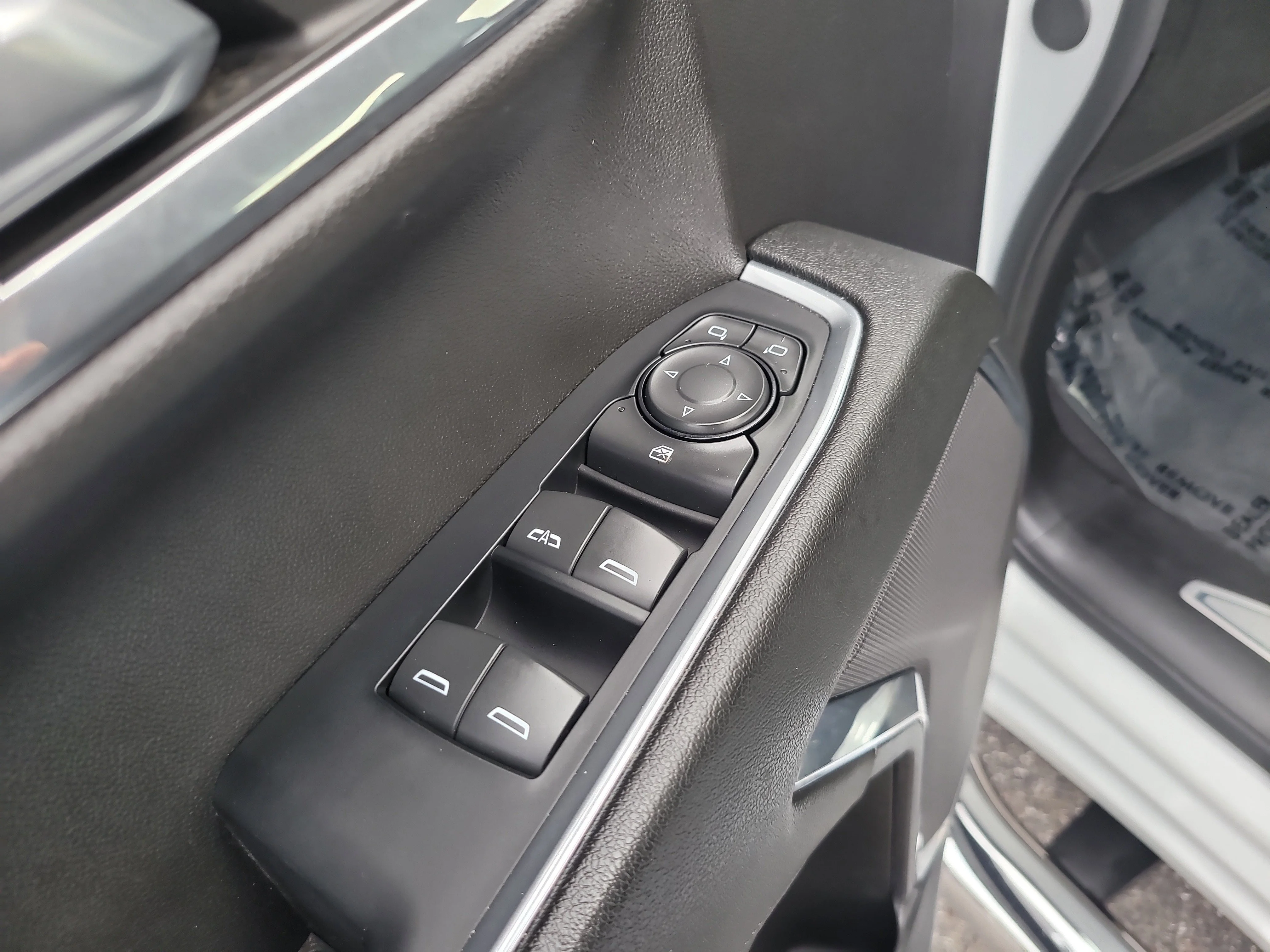 Used 2024 Summit White Chevrolet LT image 17