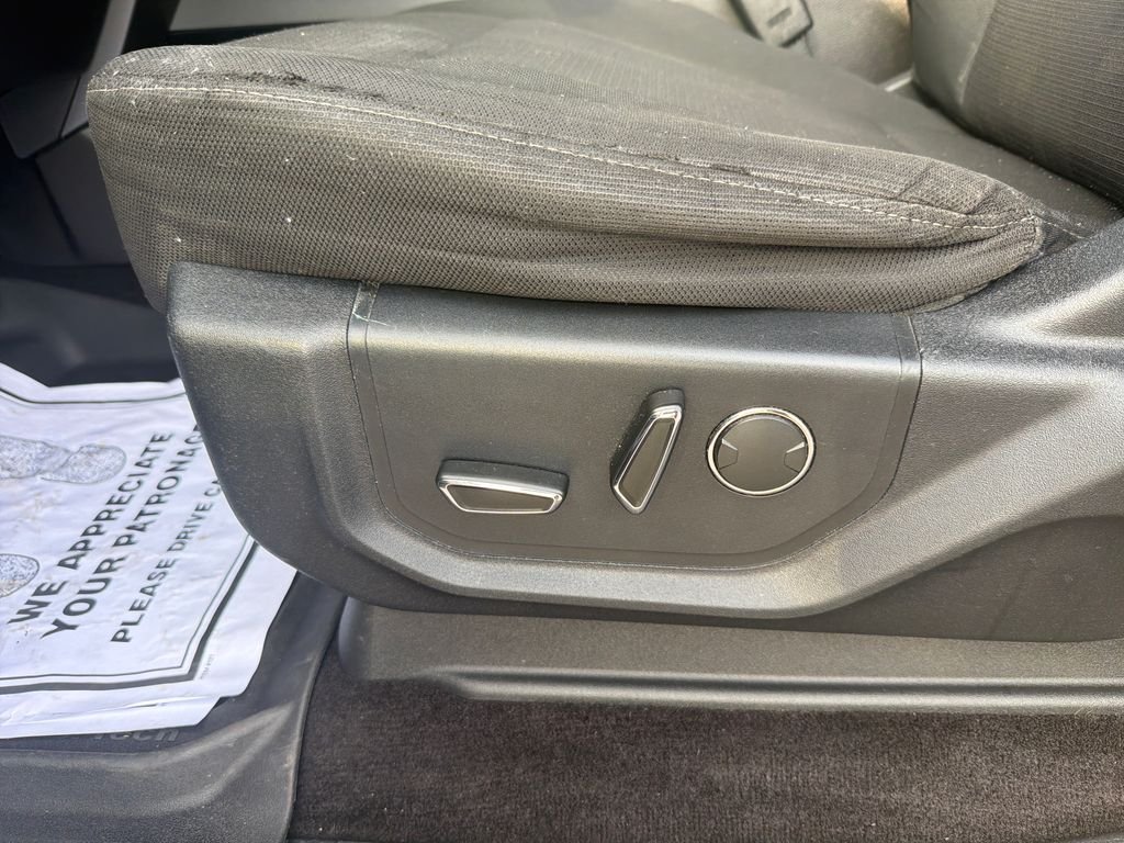 Used 2016 Gray Ford XLT image 4