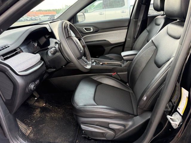 Used 2024 Black Jeep Latitude image 4