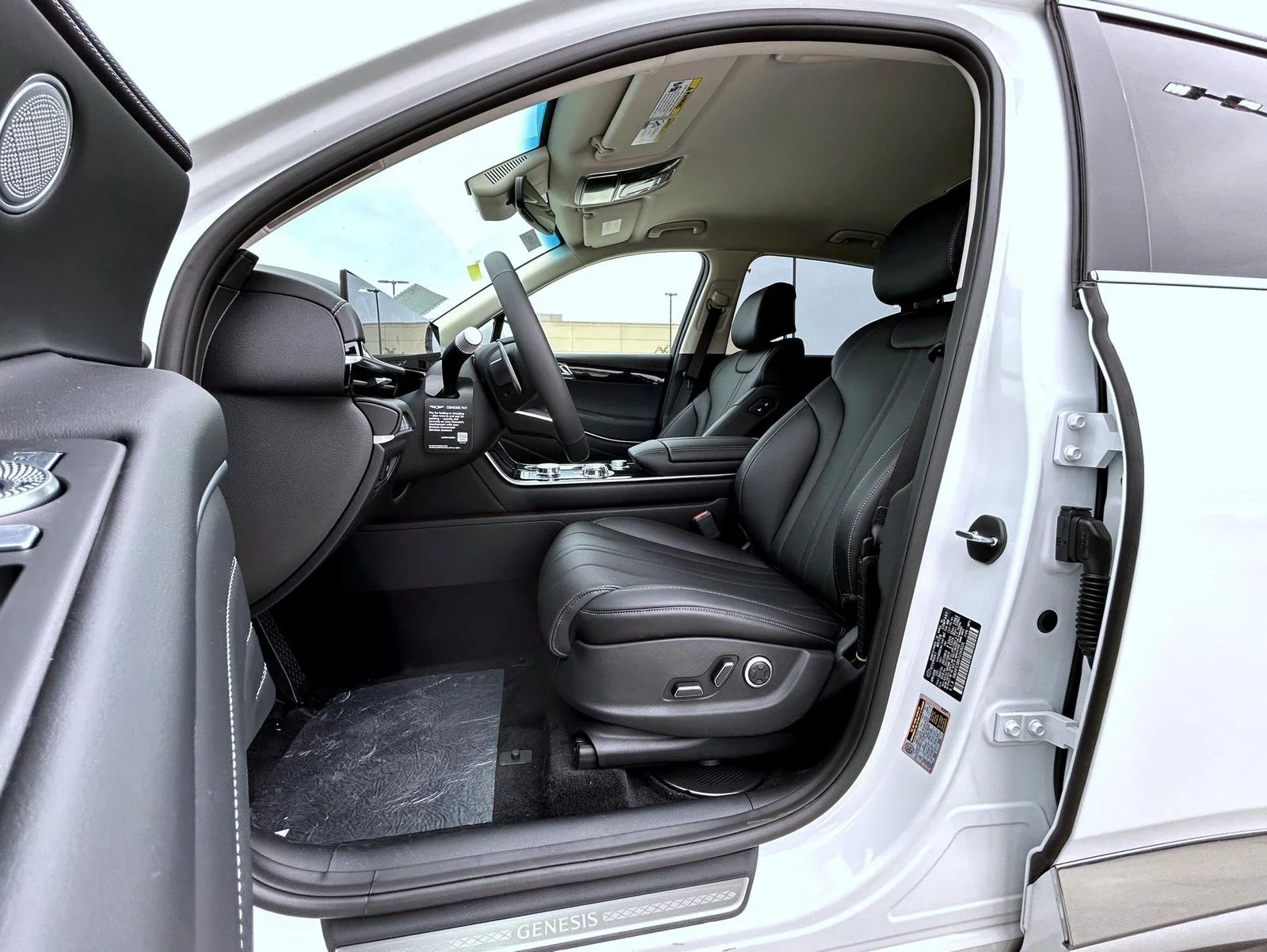 New 2026 White Genesis 2.5T image 10