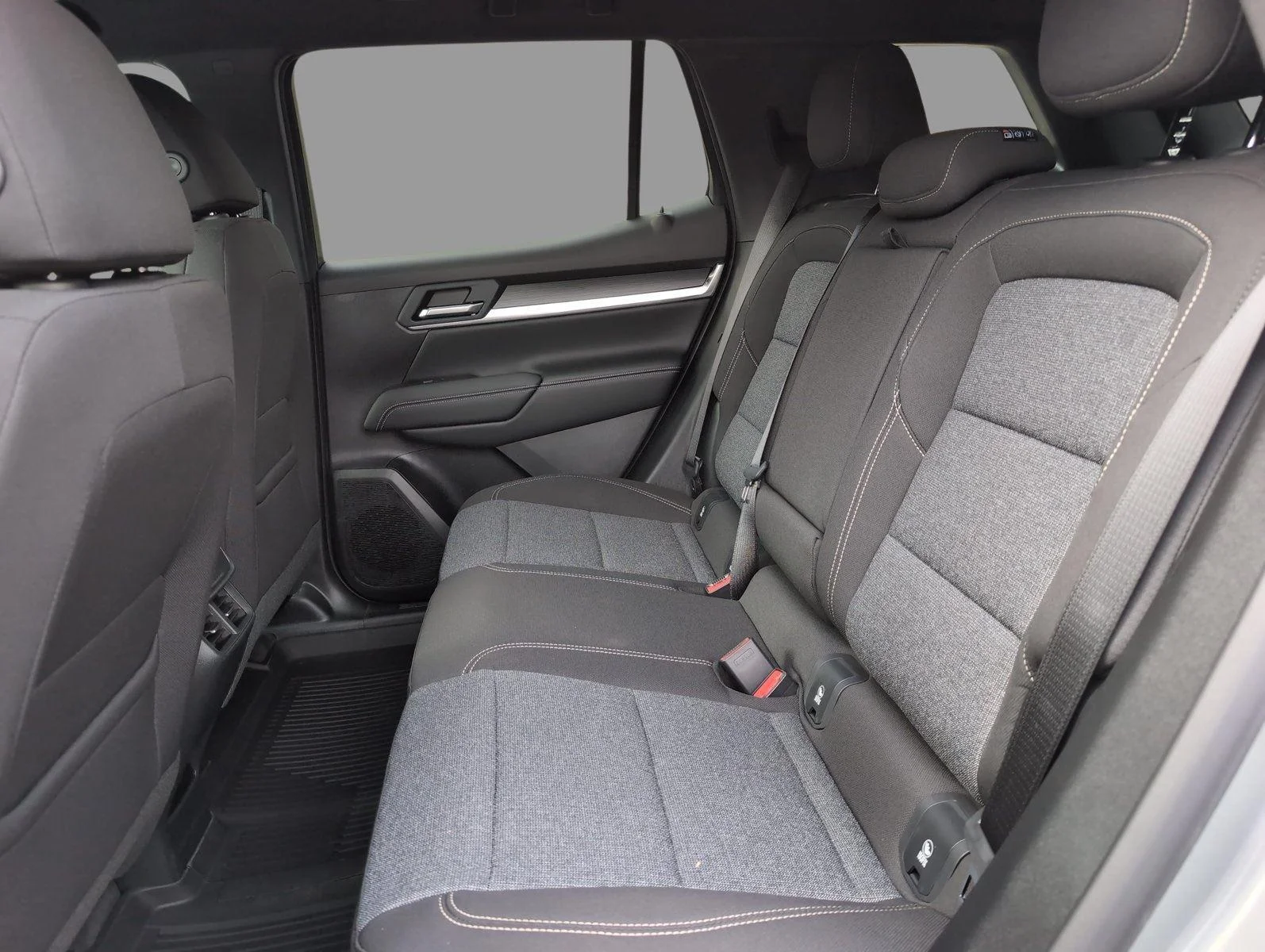 New 2026 Sterling Metallic GMC Elevation image 27