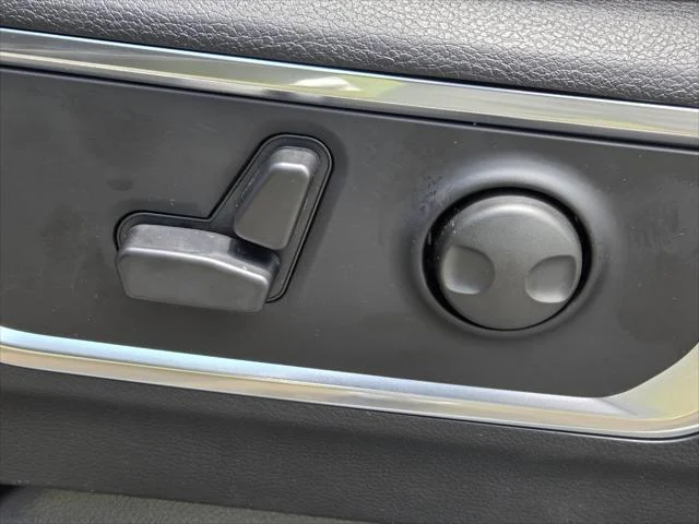 New 2026 Bright White Clear-Coat Exterior Paint RAM Laramie image 20