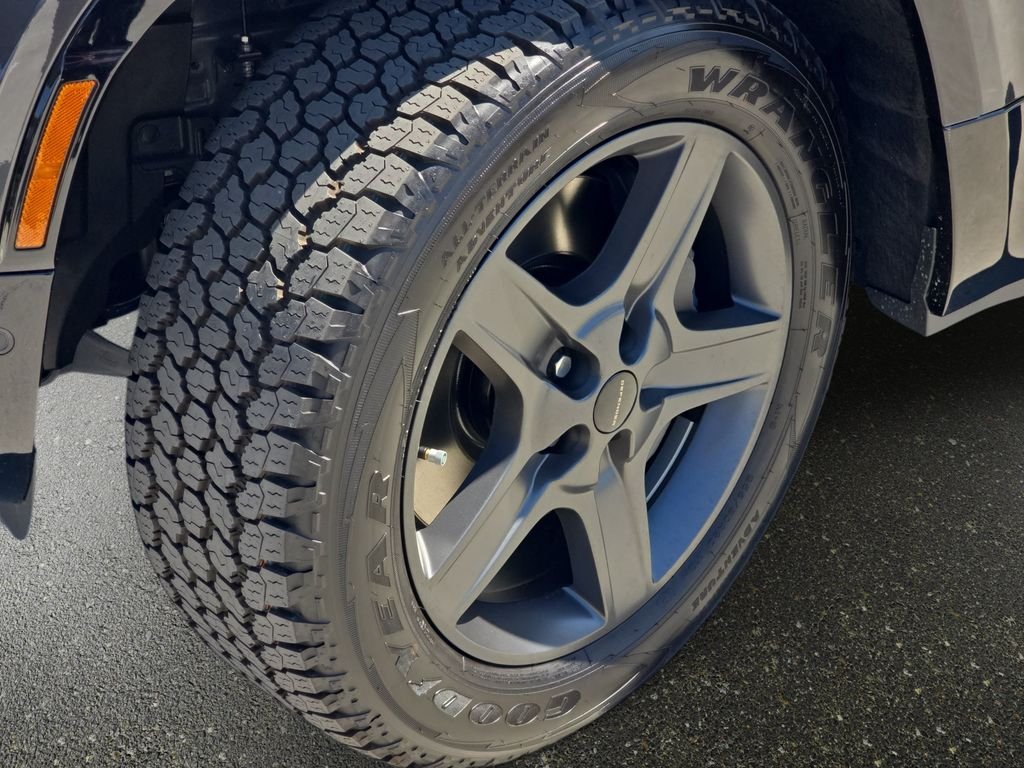 New 2026 Carpathian Grey Land Rover X-Dynamic SE image 33