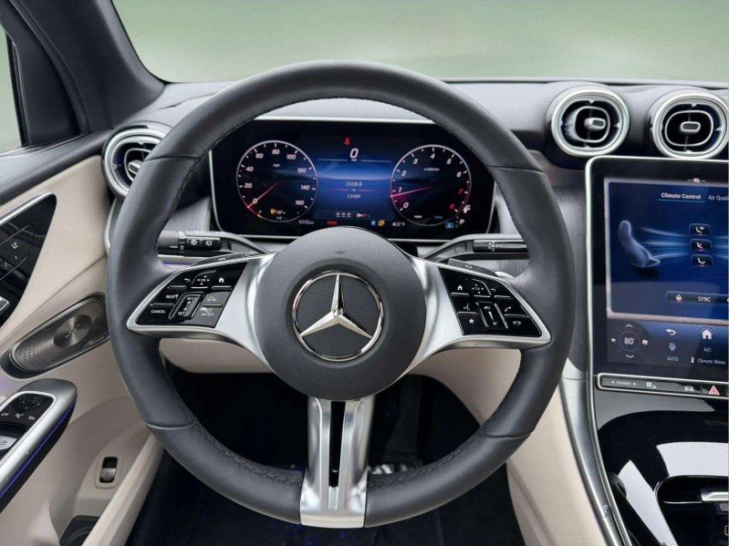 Used 2025 Verde Silver Metallic Mercedes-Benz GLC 300 image 9