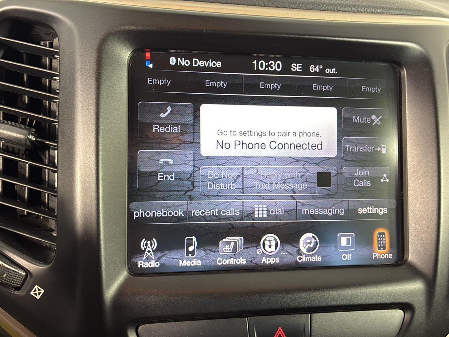Used 2015 Bright White Clearcoat Jeep Latitude image 31