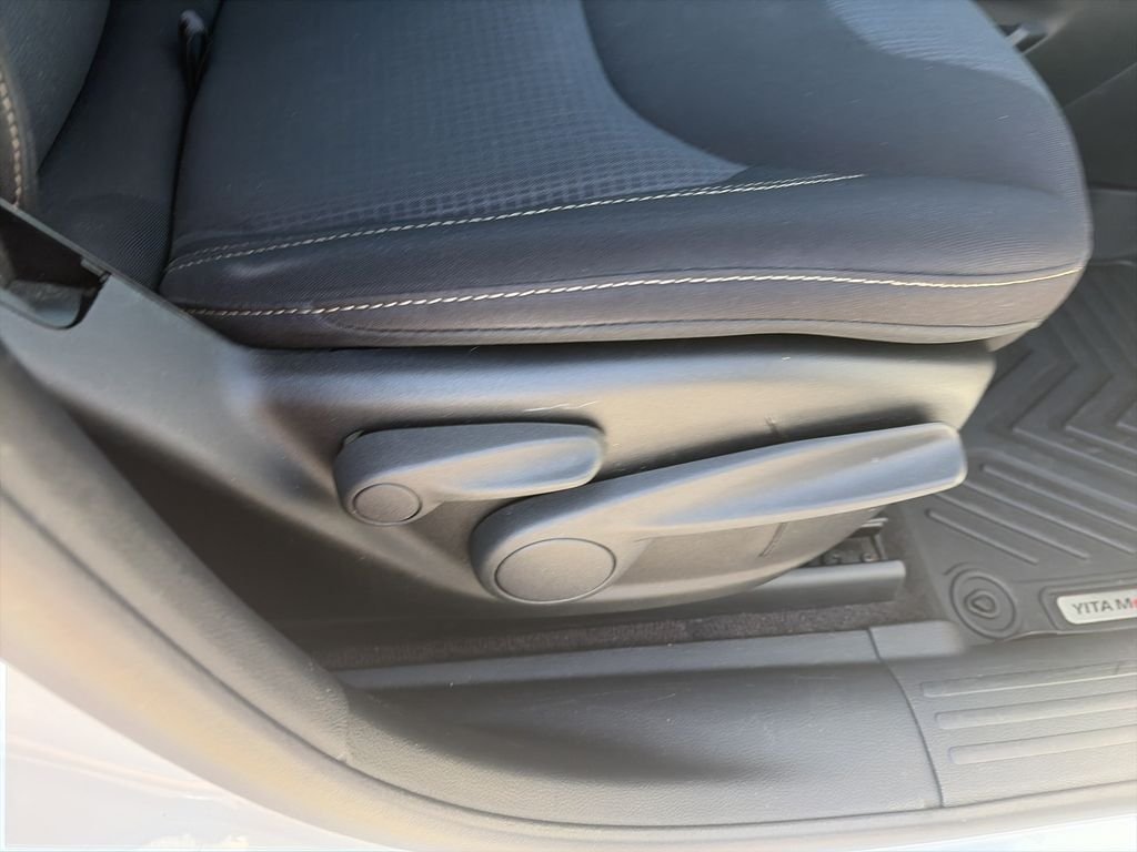 Used 2016 Bright White Clearcoat Jeep Latitude image 32