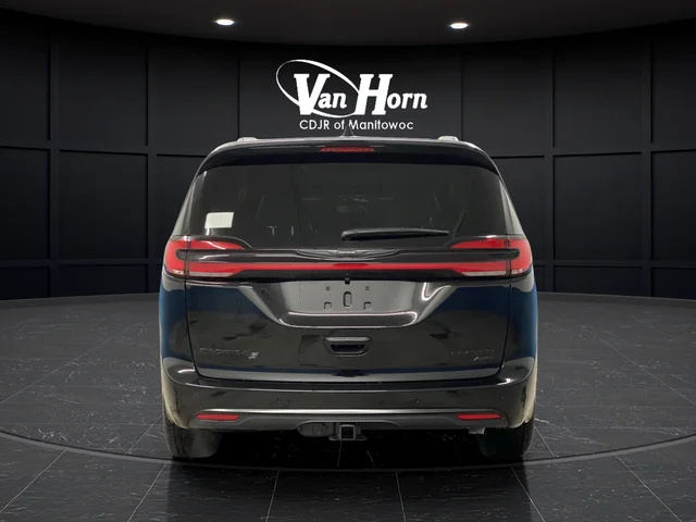 New 2026 Diamond Black Crystal Pearl-Coat Exterior Paint Chrysler Limited image 14